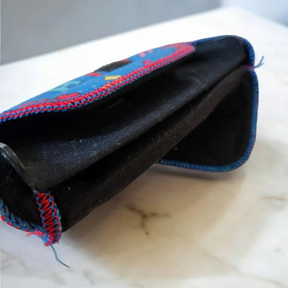 Clifford the big red dog glasses case - Picture 4 of 4